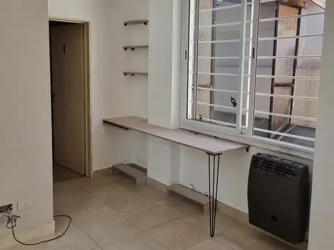 Depto Tipo Casa en Alquiler en Monte Castro, $ 850.000