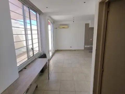 Coliqueo 2100, Piso 1