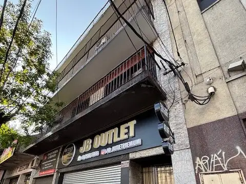 Departamento 4 ambientes sobre Avenida Juan Manuel de Rosas
