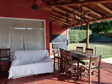 Casa 6 ambientes con 4 baños