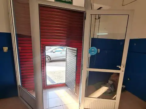 Local en Alquiler en Remedios De Escalada, $ 420.000