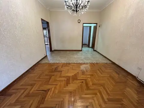 Departamento 3 ambientes con patio en alquiler en Parque Patricios