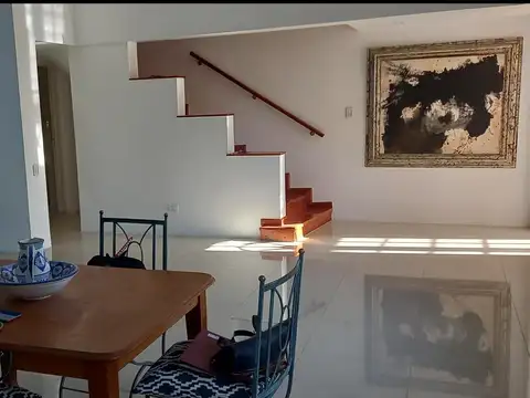 RETASADA -CASA 3 DORM / 6 AMB. COCHERA PILETA JARDIN y DEP