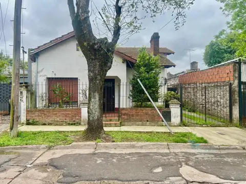 CASA DE TRES AMBIENTES AMPLIOS A REFACCIONAR