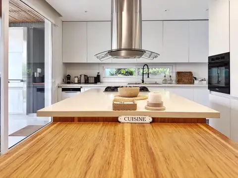 Casa 4 ambientes con 5 baños