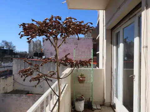 Muy Lindo Depto, con Sol, Balcón y Vista Abierta