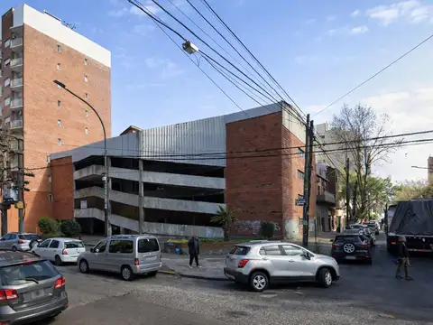 VENTA / General Bernardo OHiggins 2100 / Cochera / Zona Lanus Este