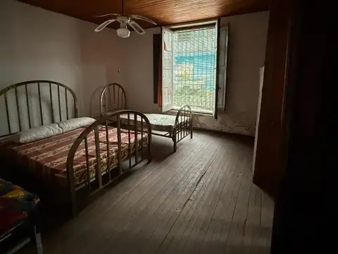 Venta Casa céntrica 4 dormitorios. Apta profesional.