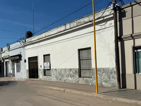 Venta Casa céntrica 4 dormitorios. Apta profesional.
