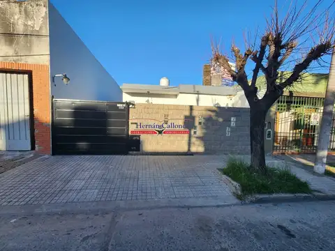 CASA 3 AMBIENTES CON COCHERA Y PATIO