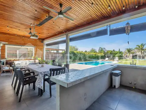 Casa 5 ambientes con 2 baños