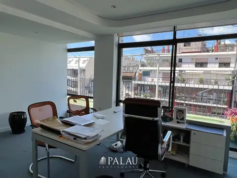 Oficina 10 ambientes con 5 baños