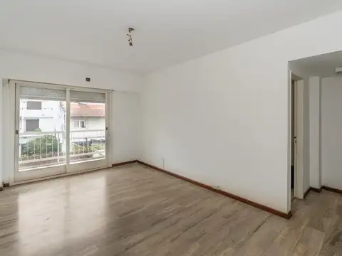 Departamento de 3 ambientes con balcón corrido en alquiler en Villa Urquiza