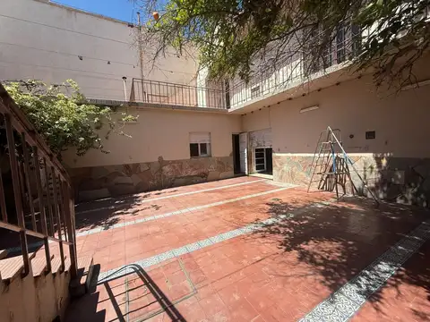 Casa 8 ambientes con 3 baños