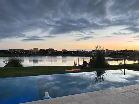 Casa en venta en San Sebastian 4 amb.  A LA LAGUNA, Oportunidad real 