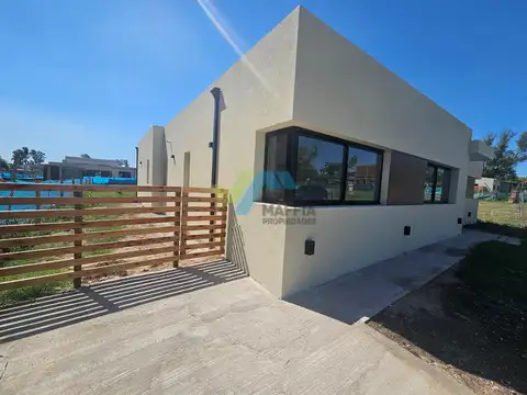 Casa 4 ambientes con 3 baños