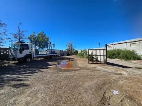 Galpon con Vivienda Parque Liviano
