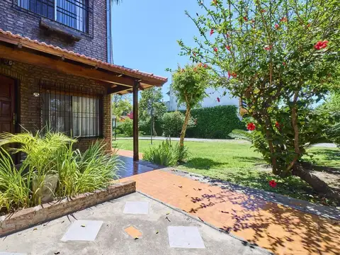 CASA LOTE PROPIO DOBLE FRENTE 760 M2 BARRIO INGLÉS