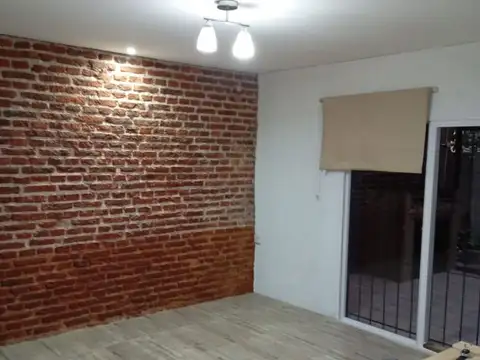 Depto Tipo Casa 4 ambientes con 1 baño