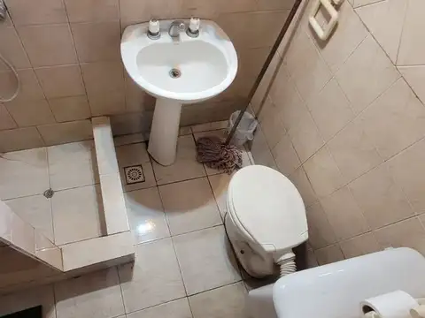 CASA EN VENTA, 4 AMBIENTES, FLORENCIO VARELA