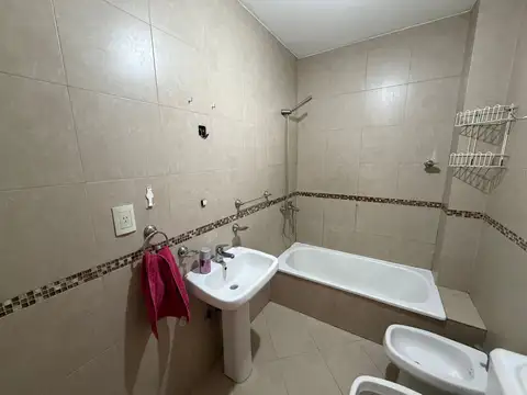 Departamento en Alquiler en Valentin Alsina, $ 600.000