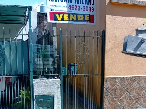Departamento tipo casa en venta en Moron Sur
