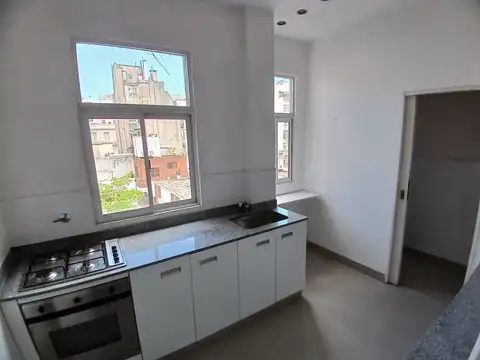 Espectacular y Amplio 3 ambientes Techos Altos a Nuevo en Junin y Juncal - Mucha Luz