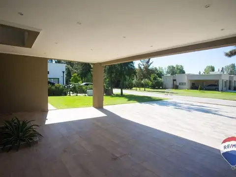 VENTA CASA BARRIO PRINCIPADO SAN VICENTE PILETA