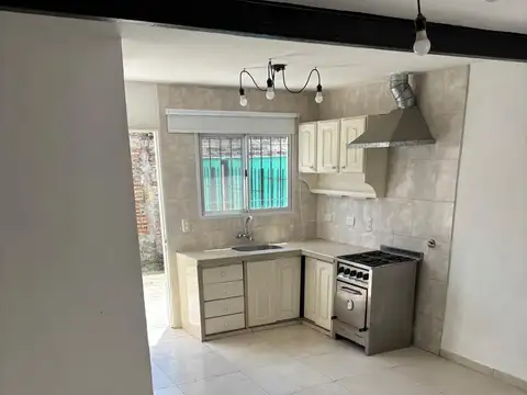 Casa 3 ambientes con 1 baño
