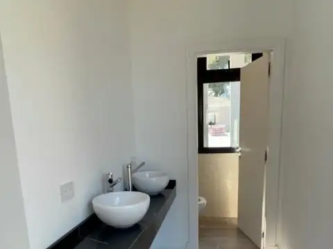 Casa 3 ambientes con 2 baños