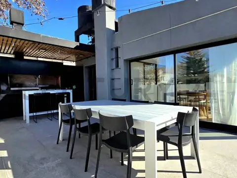 Depto Tipo Casa en Venta de 5 ambientes