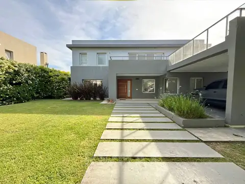 Casa 7 ambientes con 3 baños