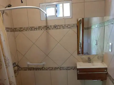 Casa en Alquiler con 1 cochera