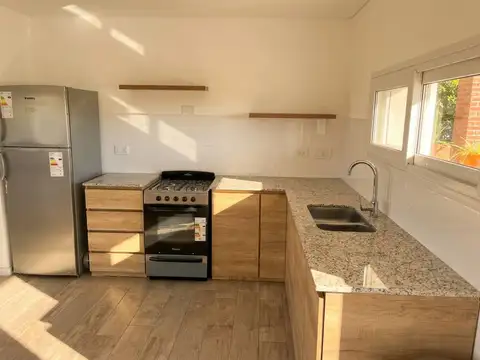 Casa 4 ambientes con 2 baños