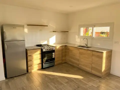 Casa en Alquiler con 2 cocheras
