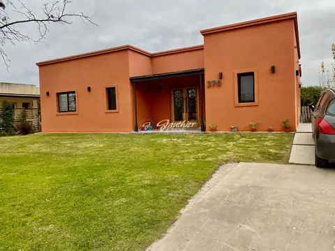 Casa en venta de 4 dormitorios c/ cochera en El Cantón