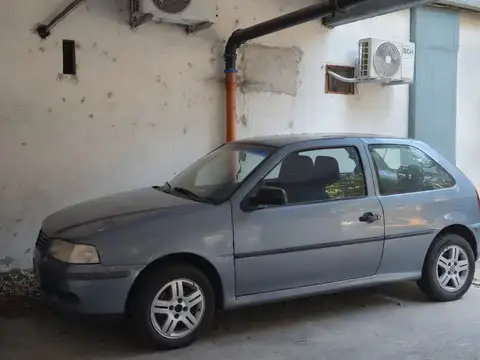 cochera semicubierta en centro Villa Ballester.