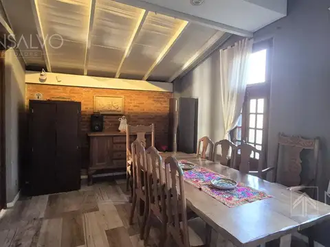 Casa en Venta con 2 cocheras