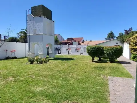 Casa en Venta con 5 cocheras