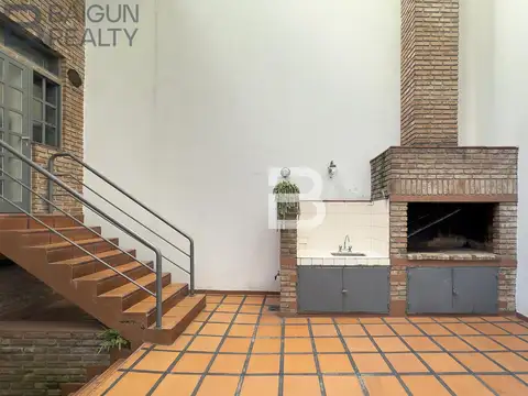 Casa en Venta con 3 cocheras