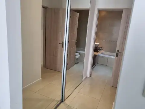 Dpto de 2 ambientes en condominios con amarra.-