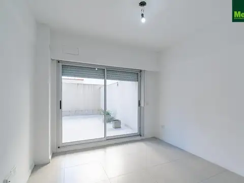 Excelente 2 ambientes con amplio patio