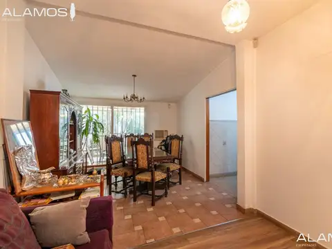 Casa 5 ambientes con 1 baño