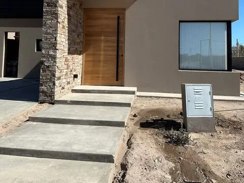 Casa en Venta en Russell, USD 255.000