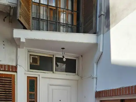 ALQUILER DEPTO TIPO CASA PB 2 AMBIENTES