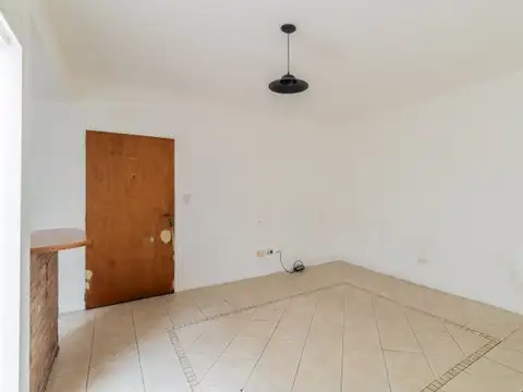 Treinta y Tres Orientales 100 , Piso 0