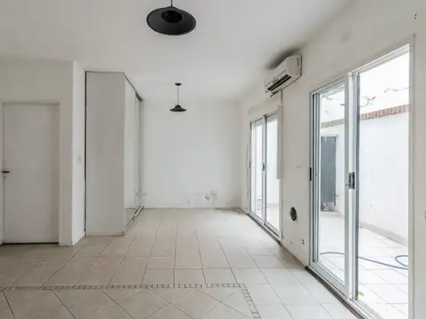 Treinta y Tres Orientales 100 , Piso 0