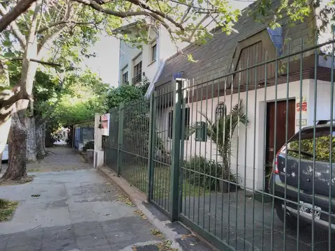 Venta casa 5 Ambientes 4 dormitorios en La Lucila con Piscin