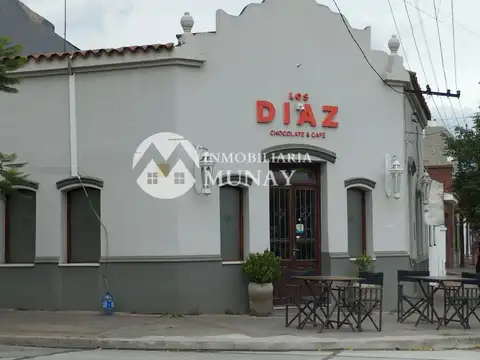 Casa En Venta Con Local Comercial - Macrocentro