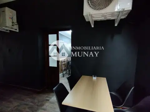 CASA EN VENTA CON LOCAL COMERCIAL- MACROCENTRO